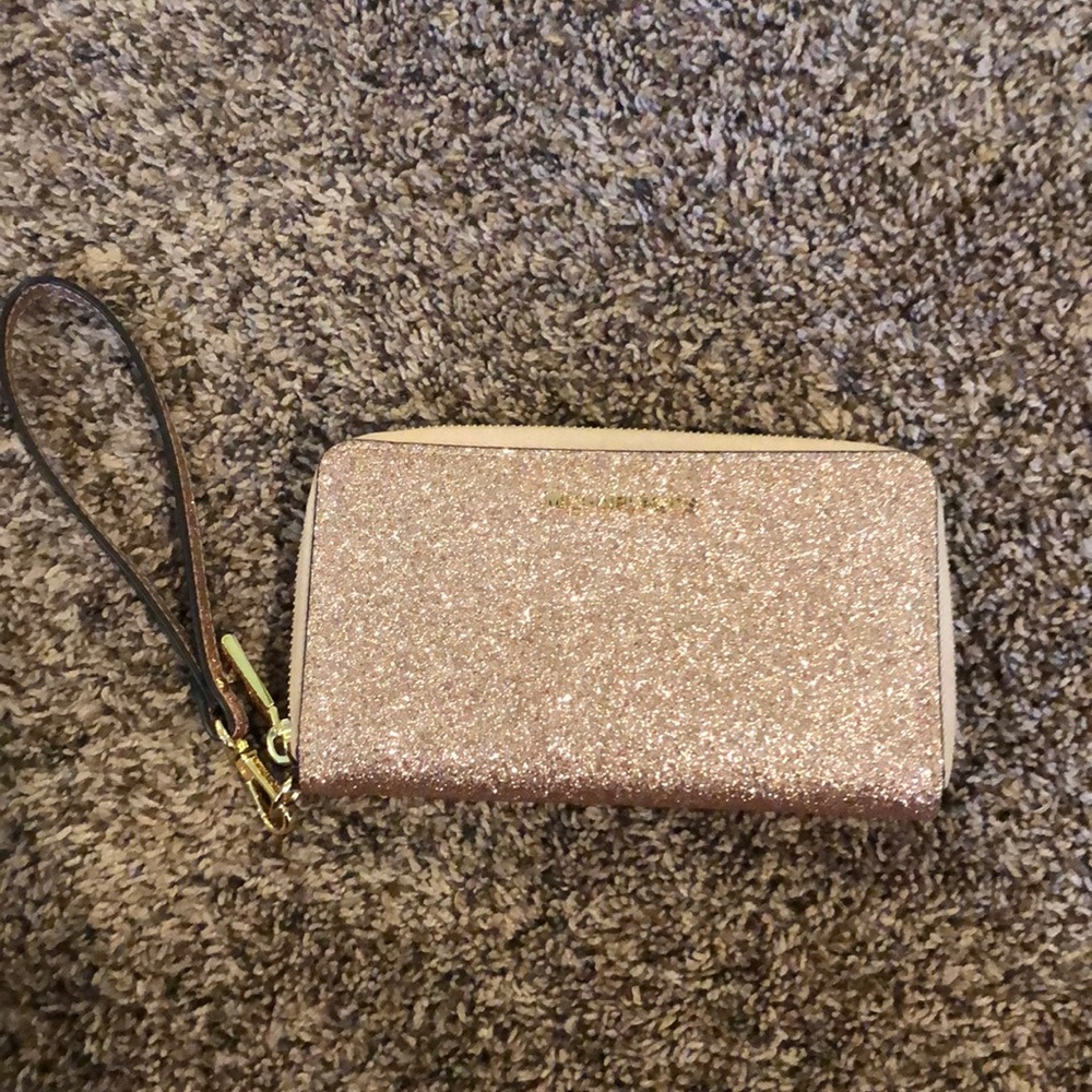 Michael Kors Large rose gold wristlet